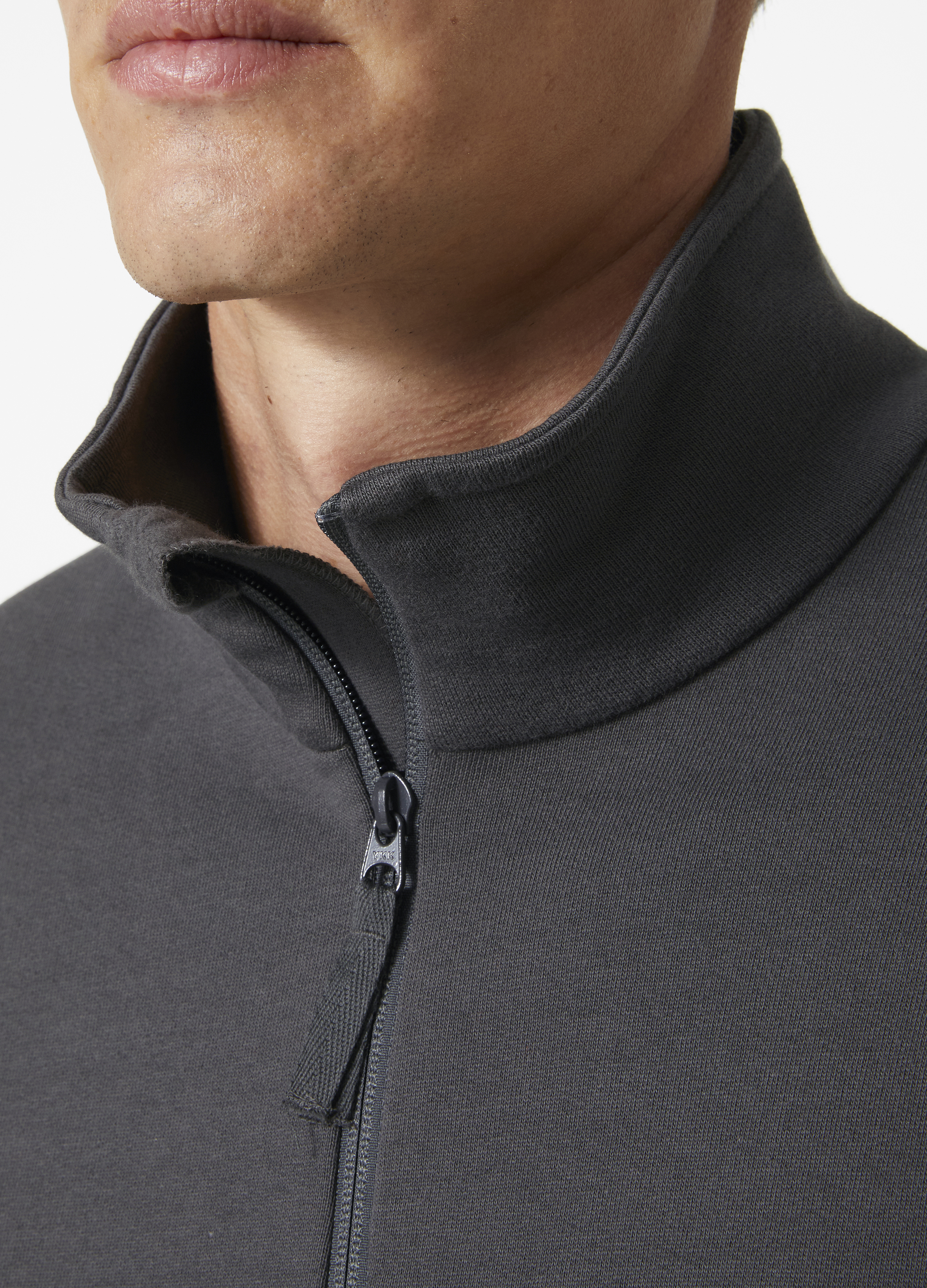 CLASSIC HALF ZIP SWEATSHIRT
